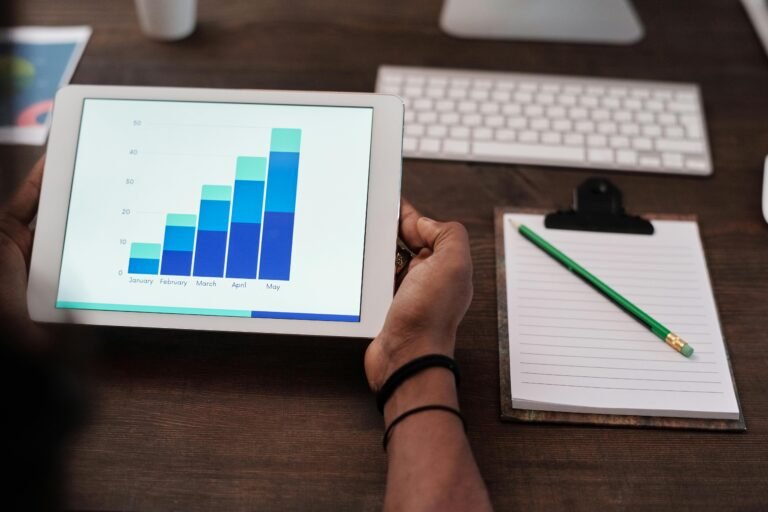 AI vs Traditional Marketing: What Students Should Learn